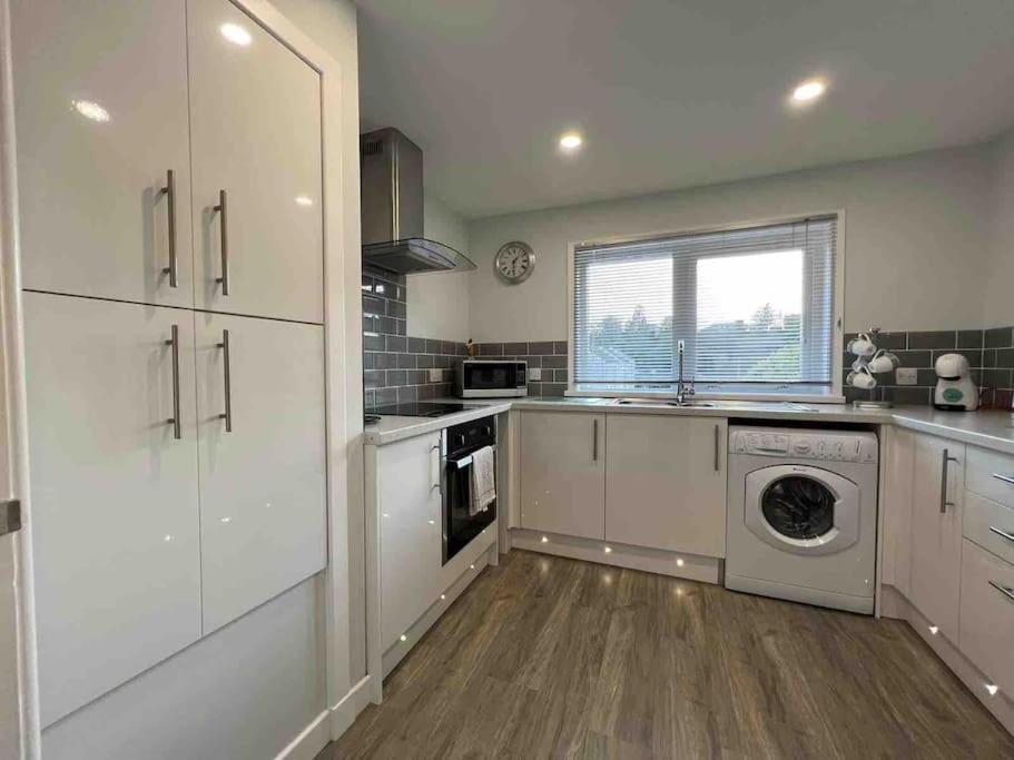 Modern 2 Bed Apartment オーバン エクステリア 写真