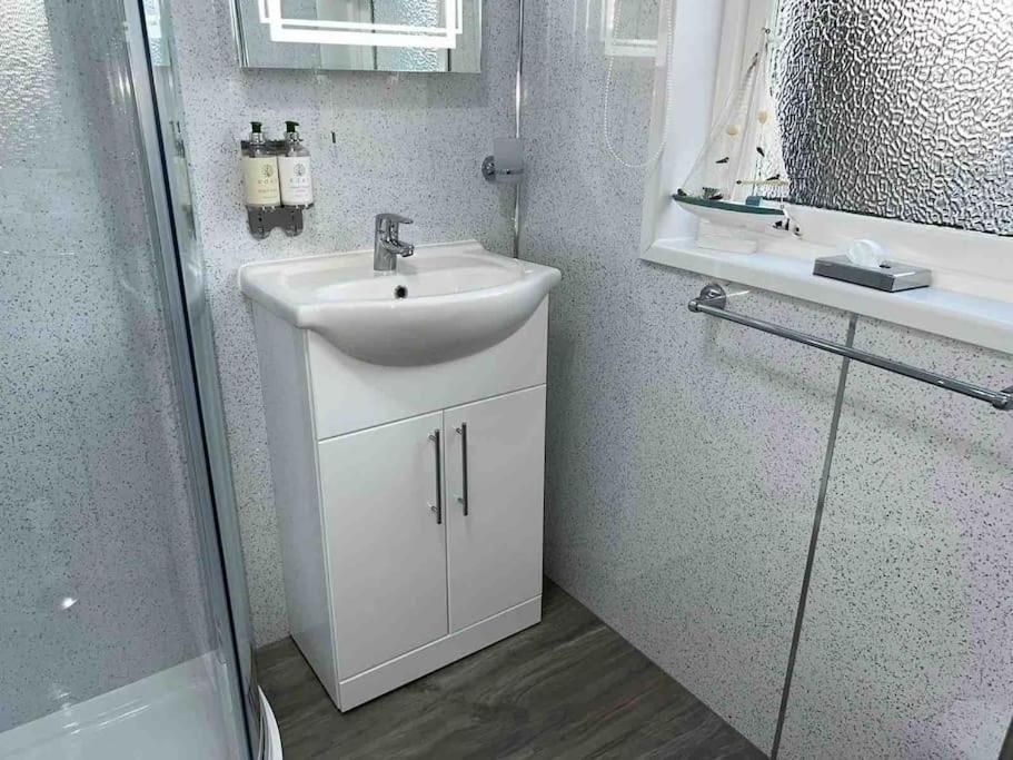 Modern 2 Bed Apartment オーバン エクステリア 写真