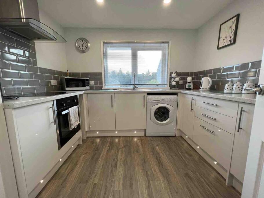 Modern 2 Bed Apartment オーバン エクステリア 写真
